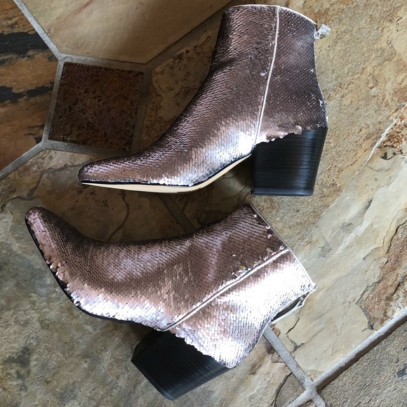 🍃💕NIB Dolce Vita Chrome Sequin Leather Bootie - Picture 5 of 8